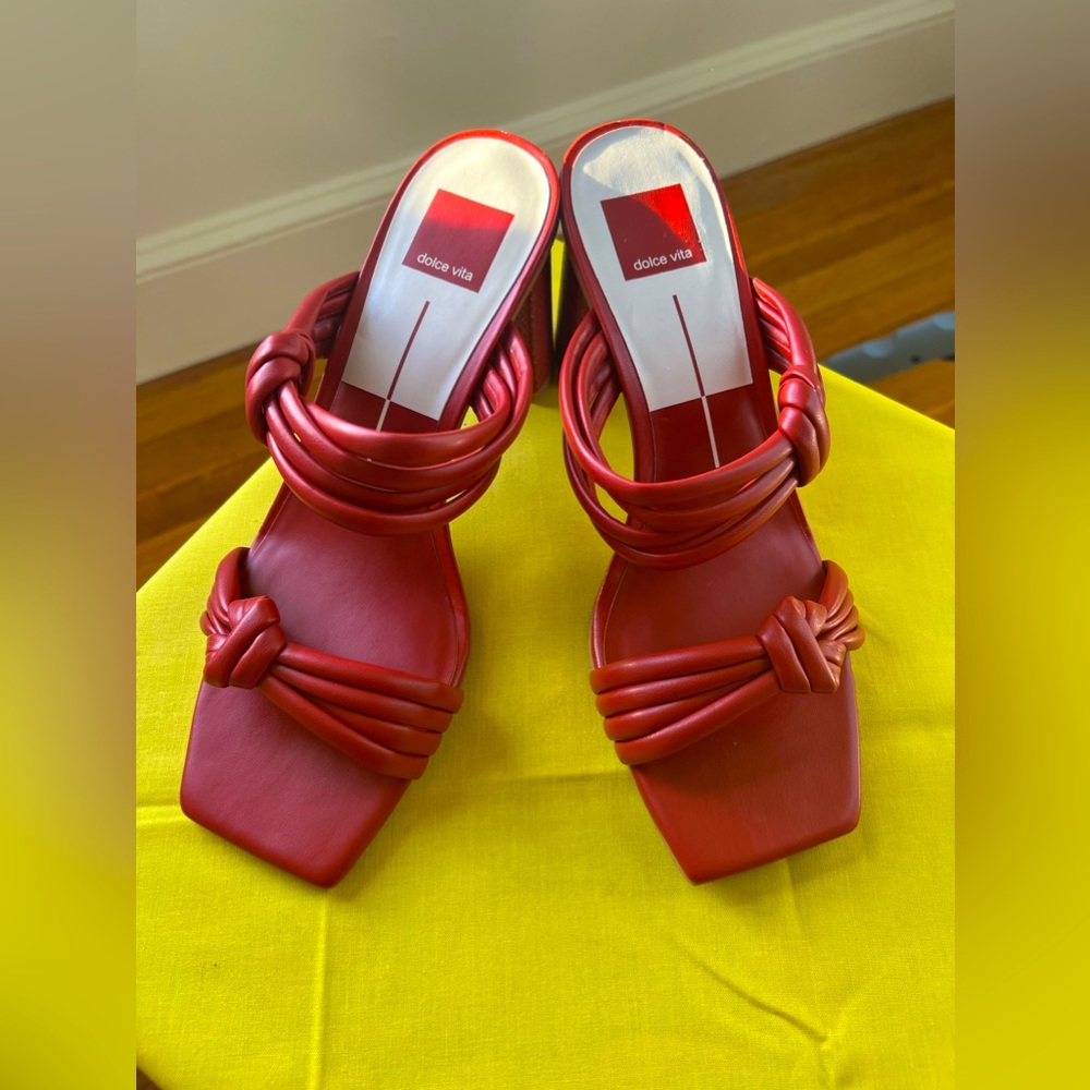 Dolce vita slip-on sandals!
